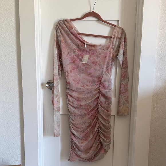 Free People Dresses & Skirts - Free People Pink Floral Ruched Long-Sleeve Dress